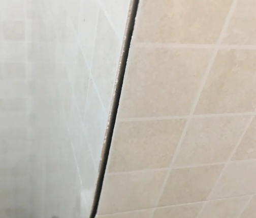 桥西瓷砖空鼓维修公司分享阳台瓷砖脱落的修复过程可以分为以下几个步骤